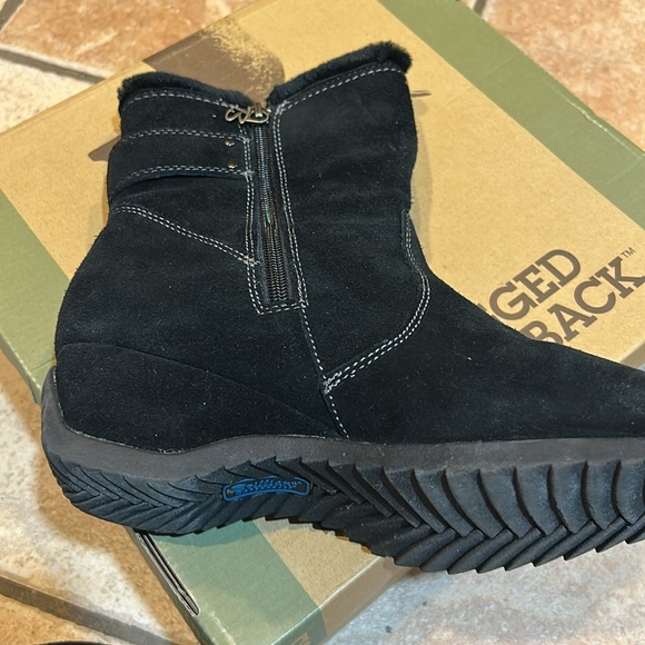 Brilliant Waterproof Jewel Leather Side
Zip Ankle Boots Womens Size 7 1/2W, New - Picture 6 of 11